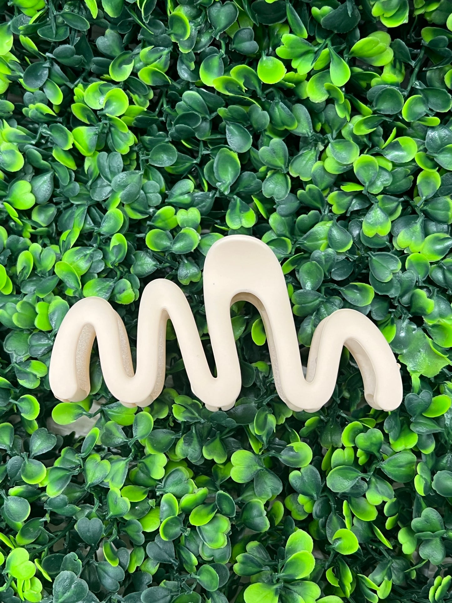 Large Wavy Hair Claw Clip