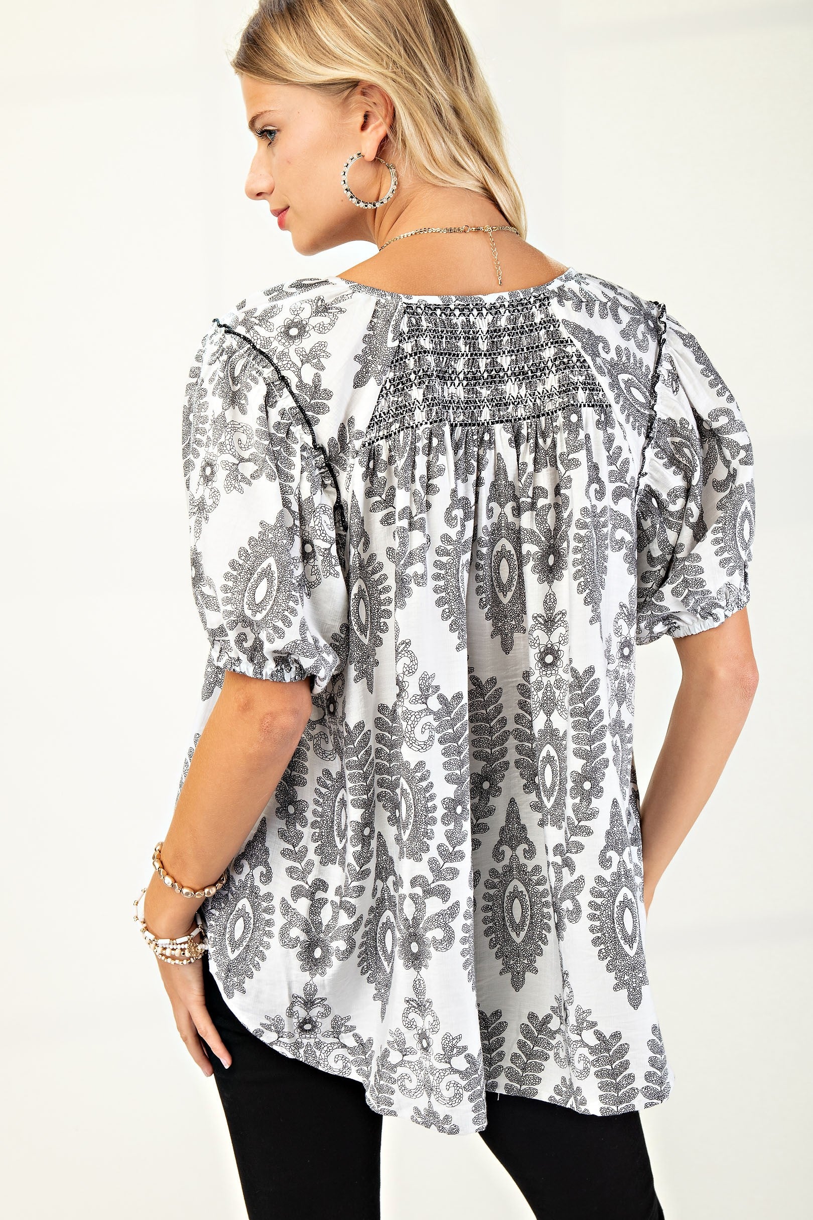 Demask Patterned White and Black Puff Short Sleeve Top