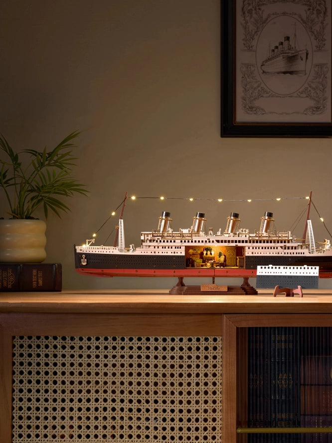 DIY 3D Wooden Puzzle: 1912 · Eternal Atlantic Voyager (Titanic)