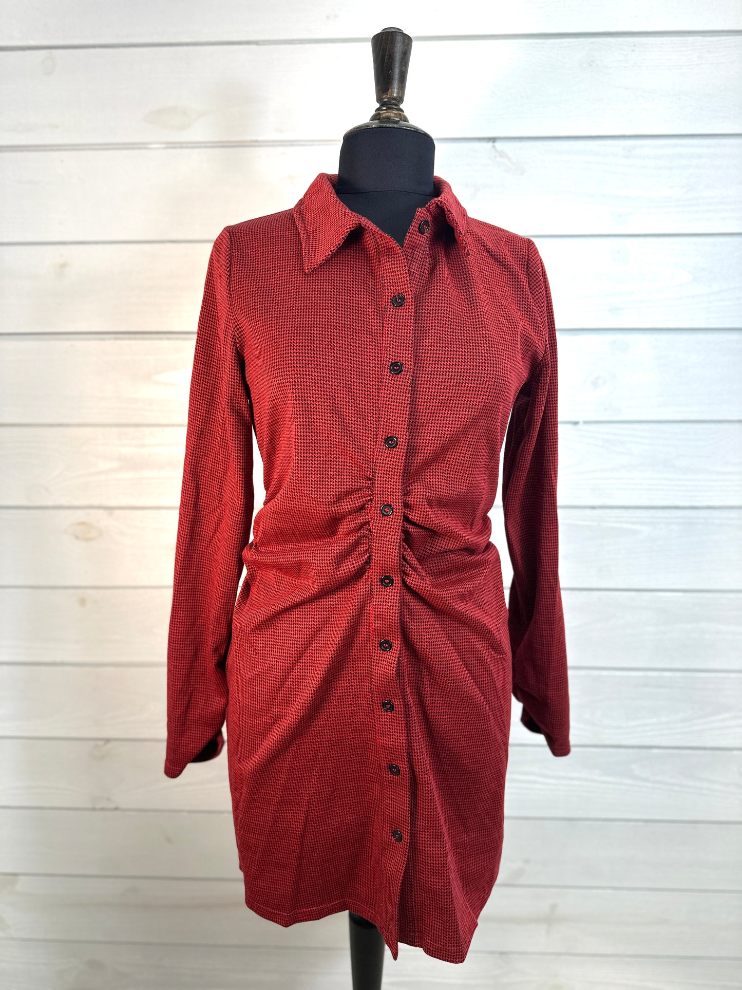 Scarlet houndstooth button-down LS dress