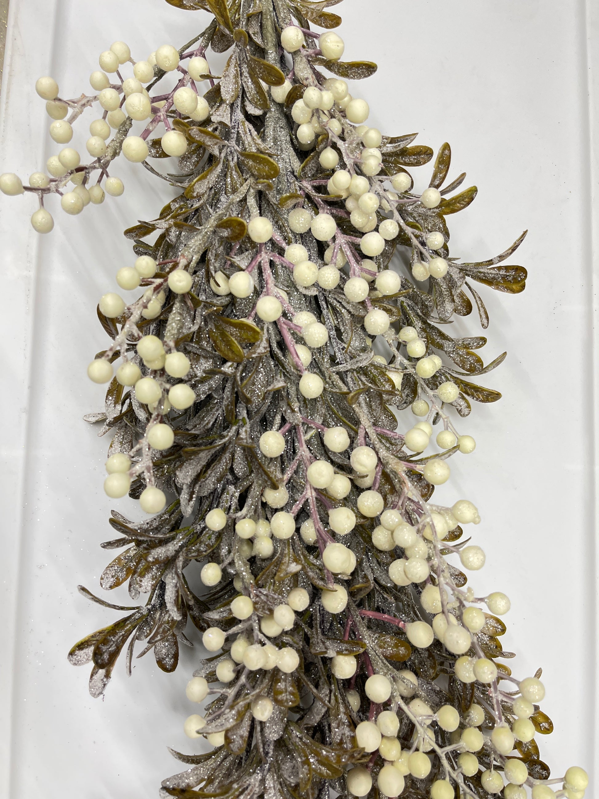 Snow Leaves & White Berry Drop