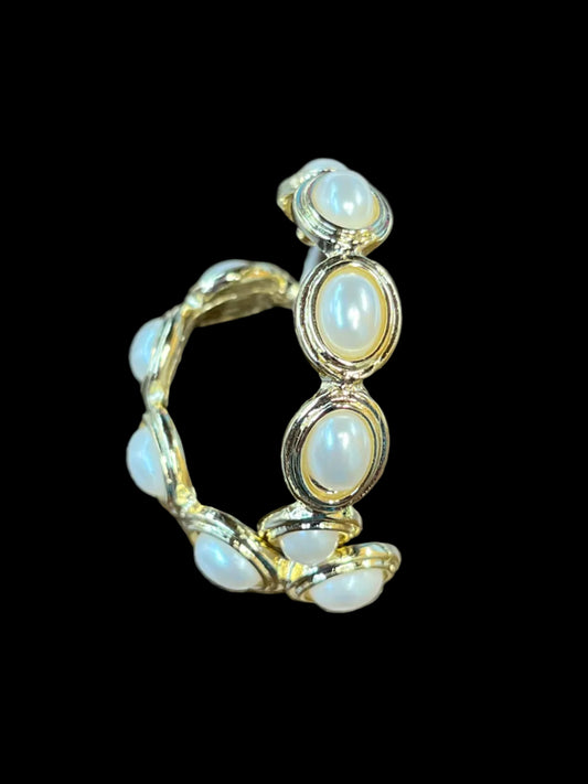 Gold Hoop Earrings With Pearl Cabochans