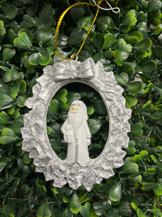 Silver Wreath Ornament With Inlay