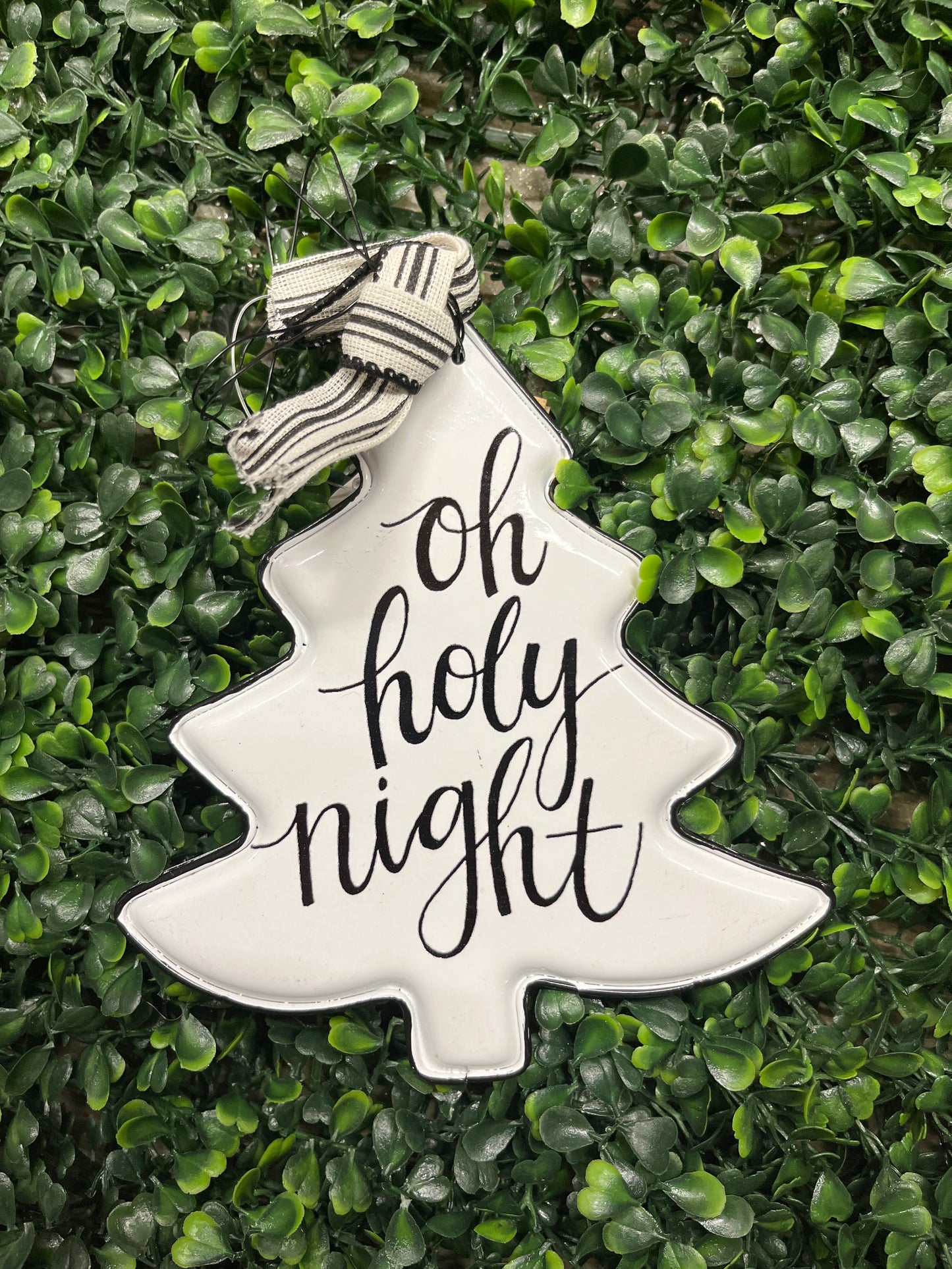 Tree Shaped W/ Bow Ornament