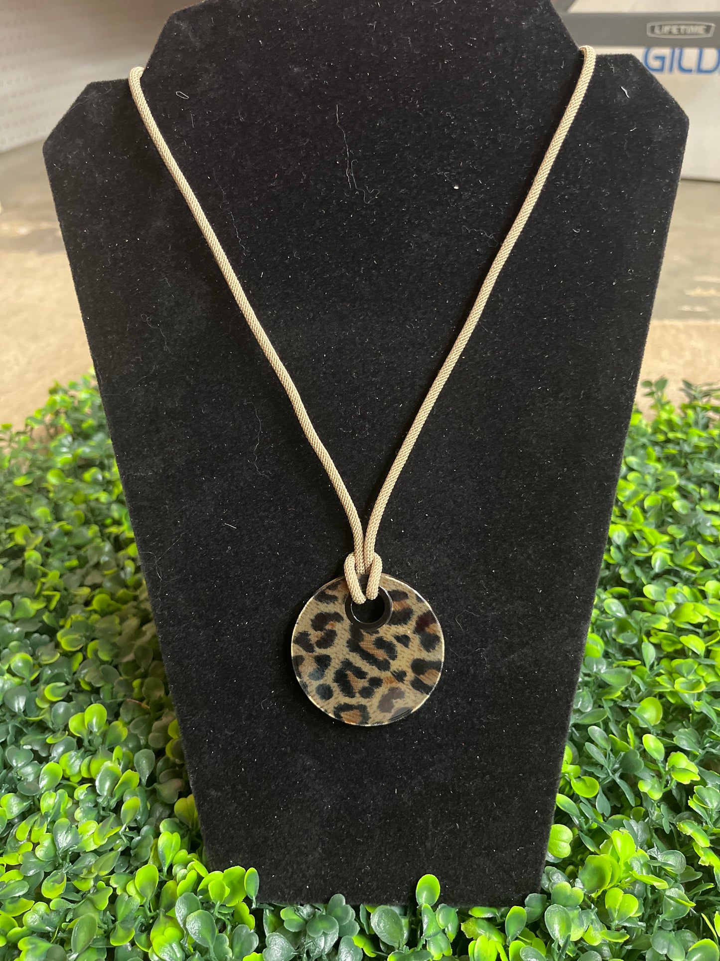 Adjustable Leopard Disc Pendant Long Necklace
