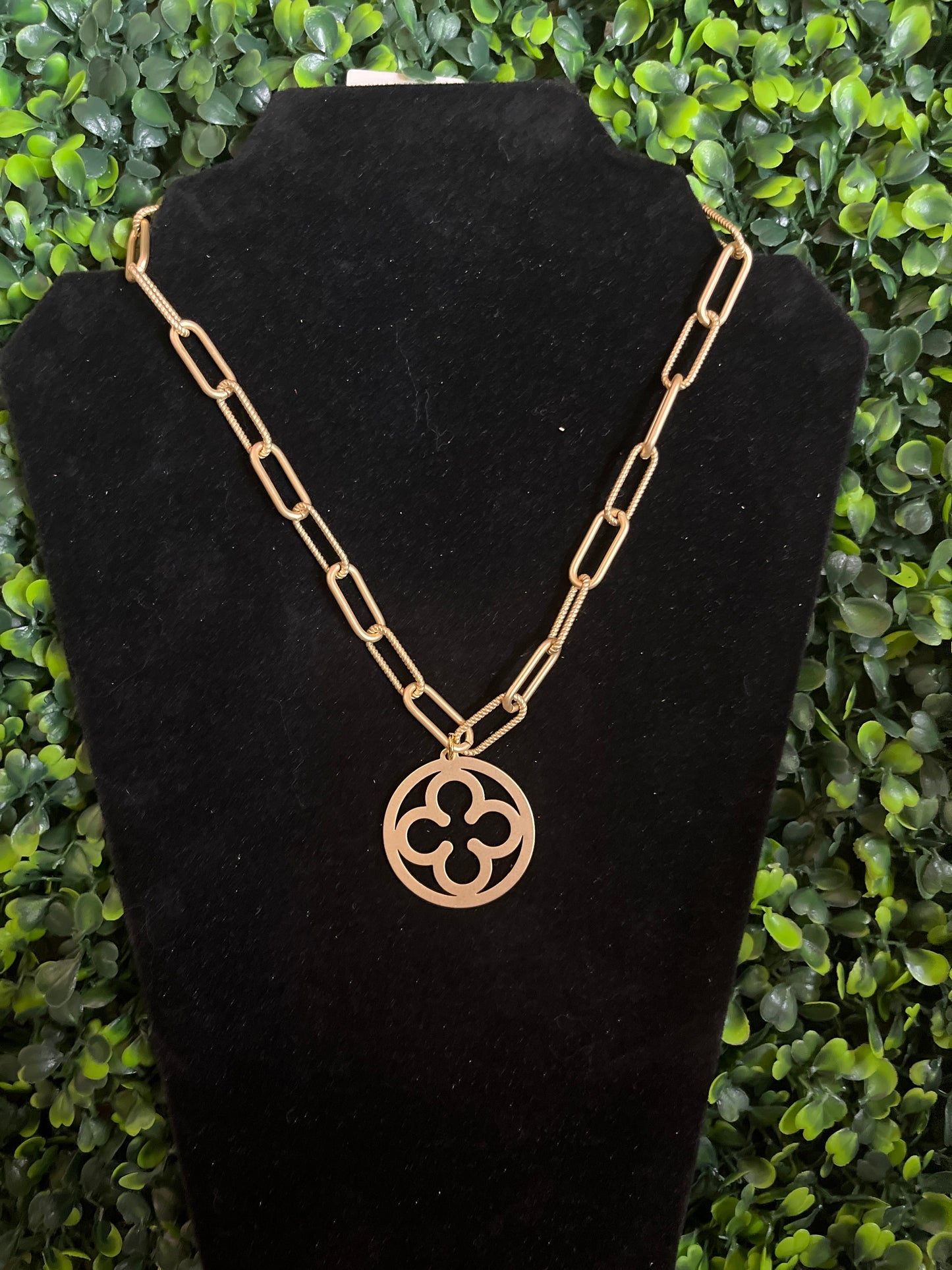 Matte Gold Metal Chain Necklace With Clover Pendant
