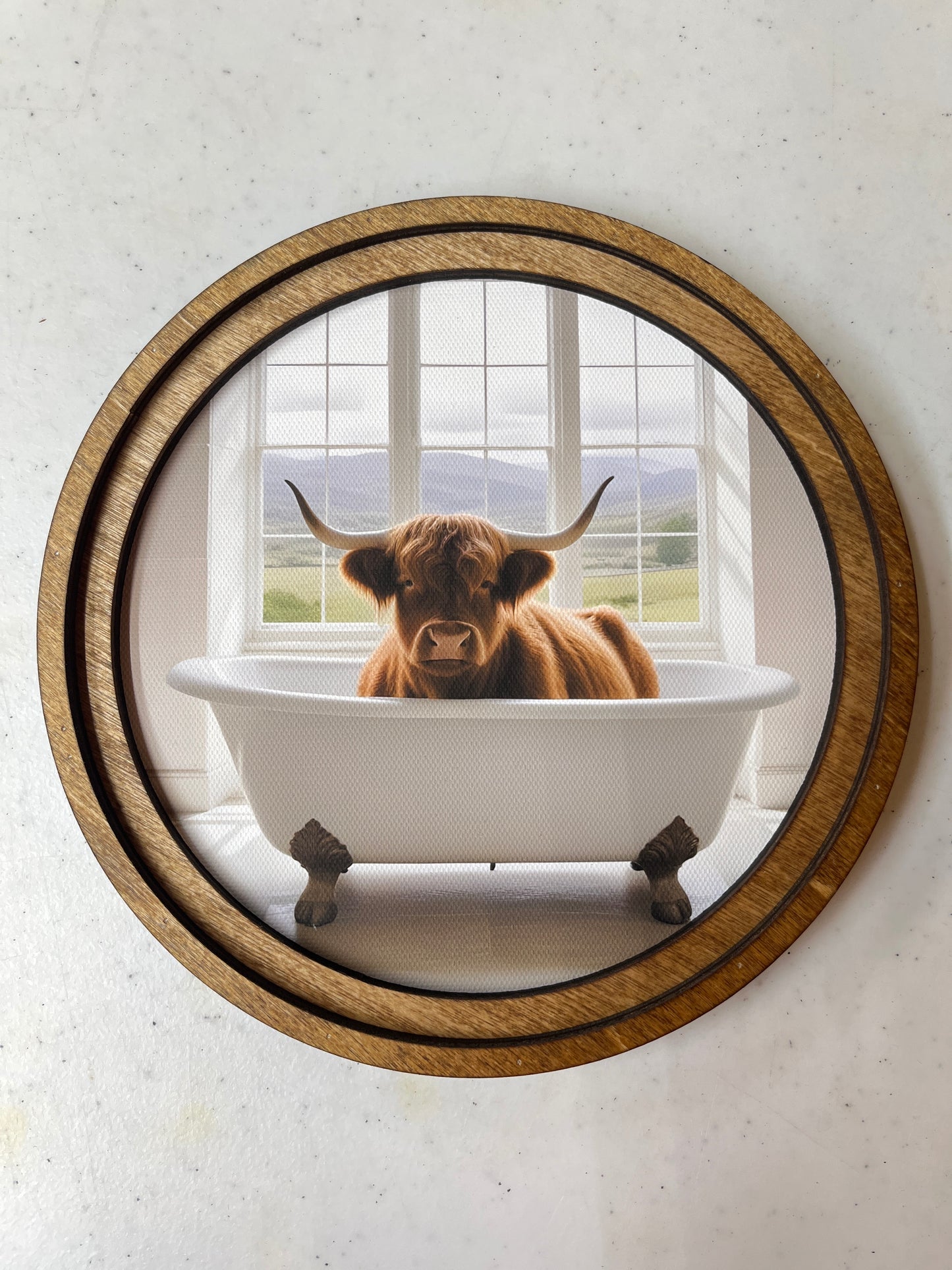 8" Round Highland White Tub Art