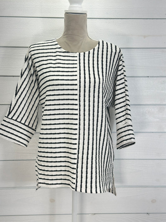 Black & White Striped 3/4 Length Sleeve Light Weight Top