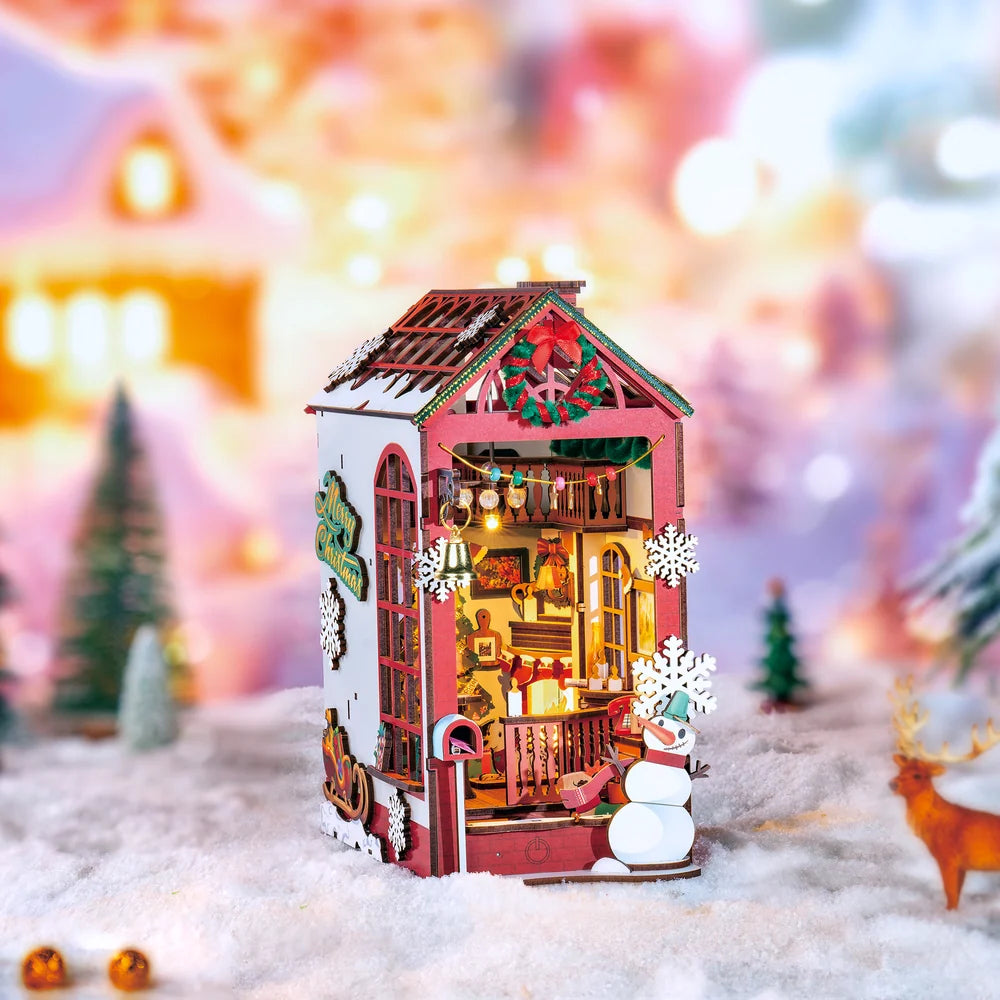 Christmas Indoor Scene Miniature Book Nook & Wonderland Kit