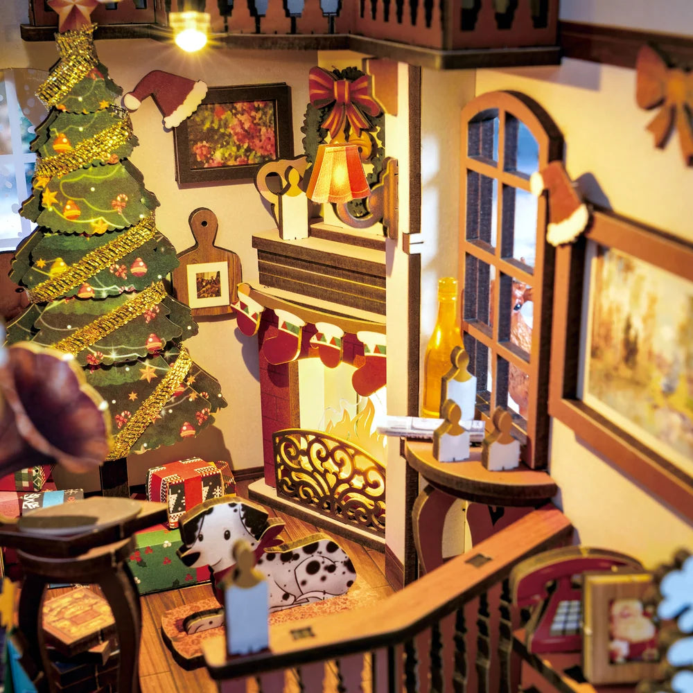 Christmas Indoor Scene Miniature Book Nook & Wonderland Kit