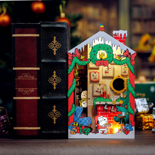 Peanuts® Christmas DIY Miniature Book Nook Kit