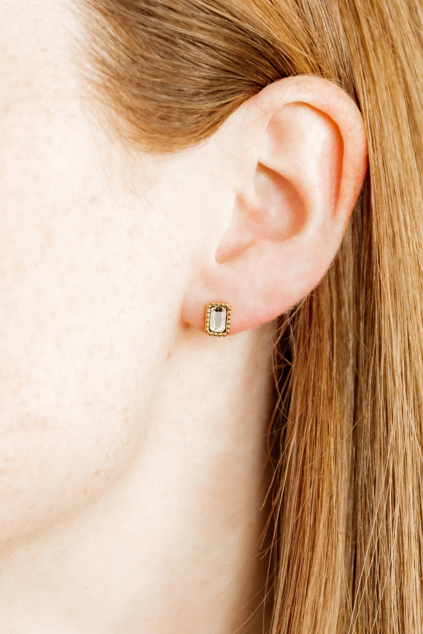 Linny Co Screwback Stud Earrings - Madison Gold Clear