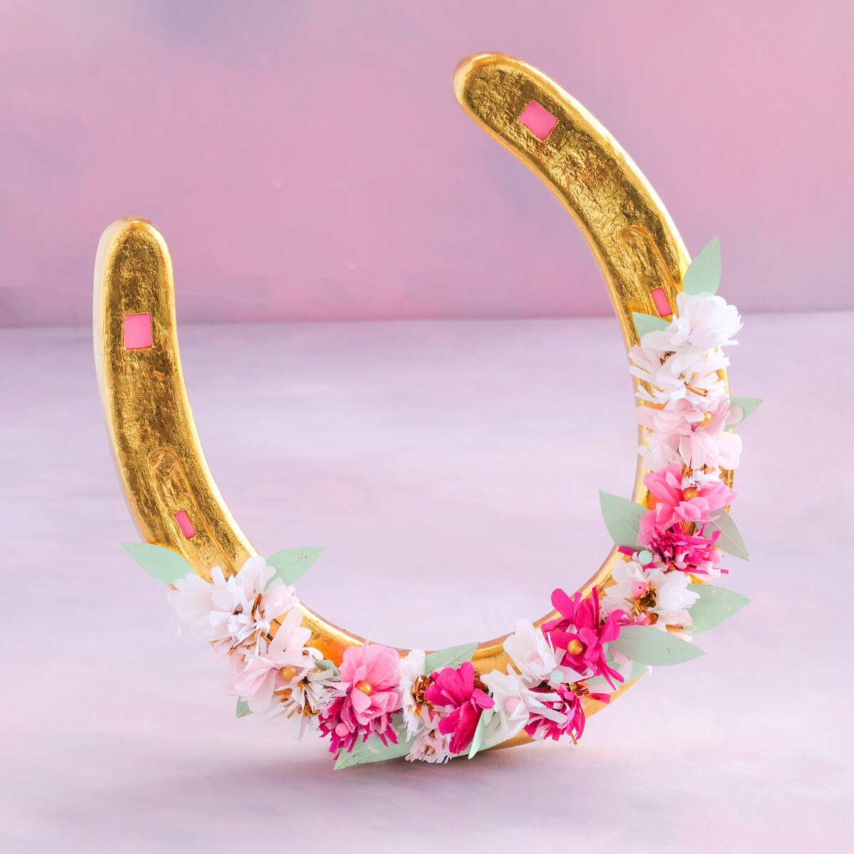 Glitterville Horseshoe Display- 19"