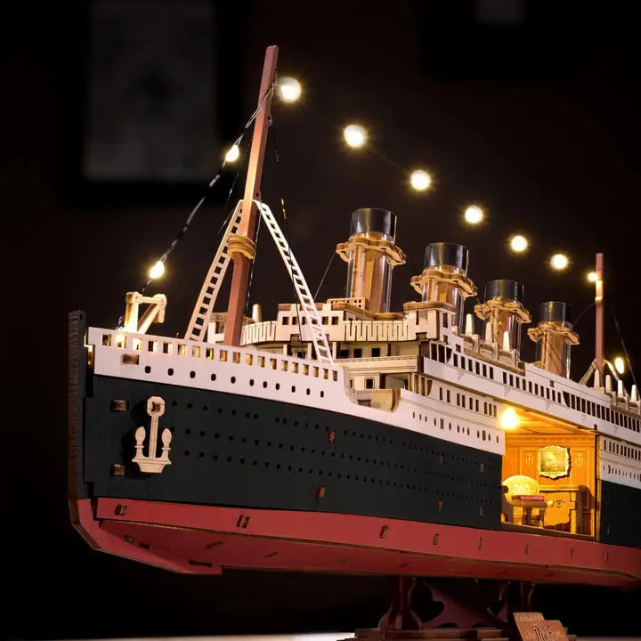 DIY 3D Wooden Puzzle: 1912 · Eternal Atlantic Voyager (Titanic)