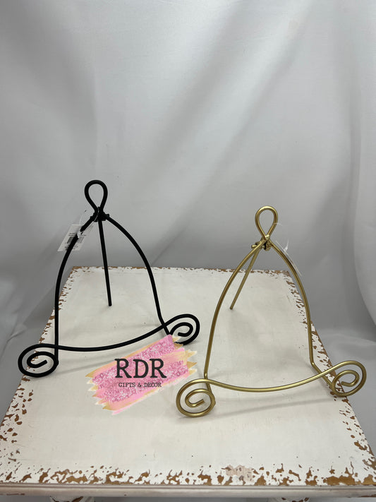 Metal Easel With Scroll Detail