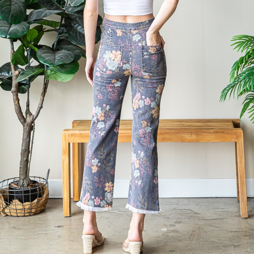 Black Floral Printed Cropped Flare Pants