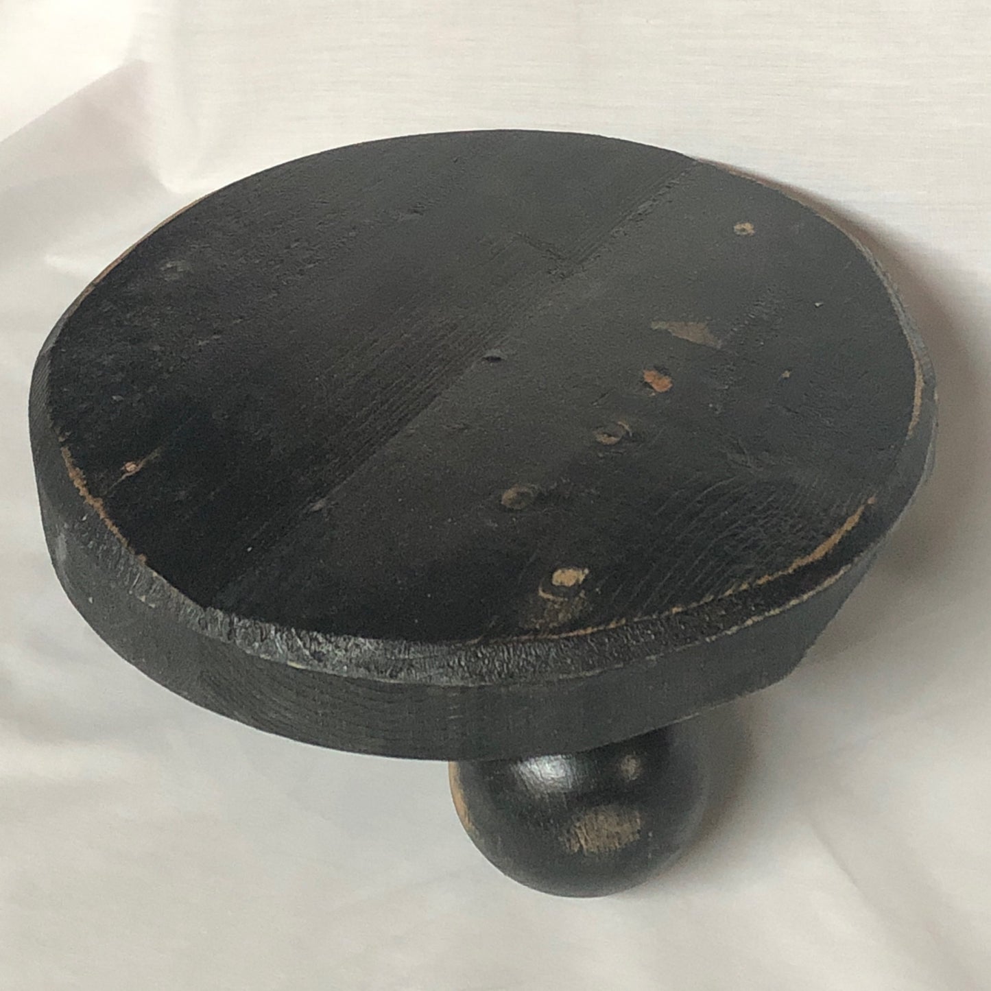 Round Black Riser