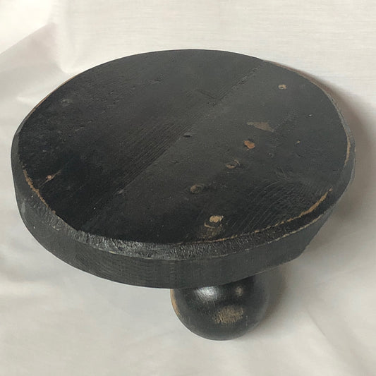 Round Black Riser