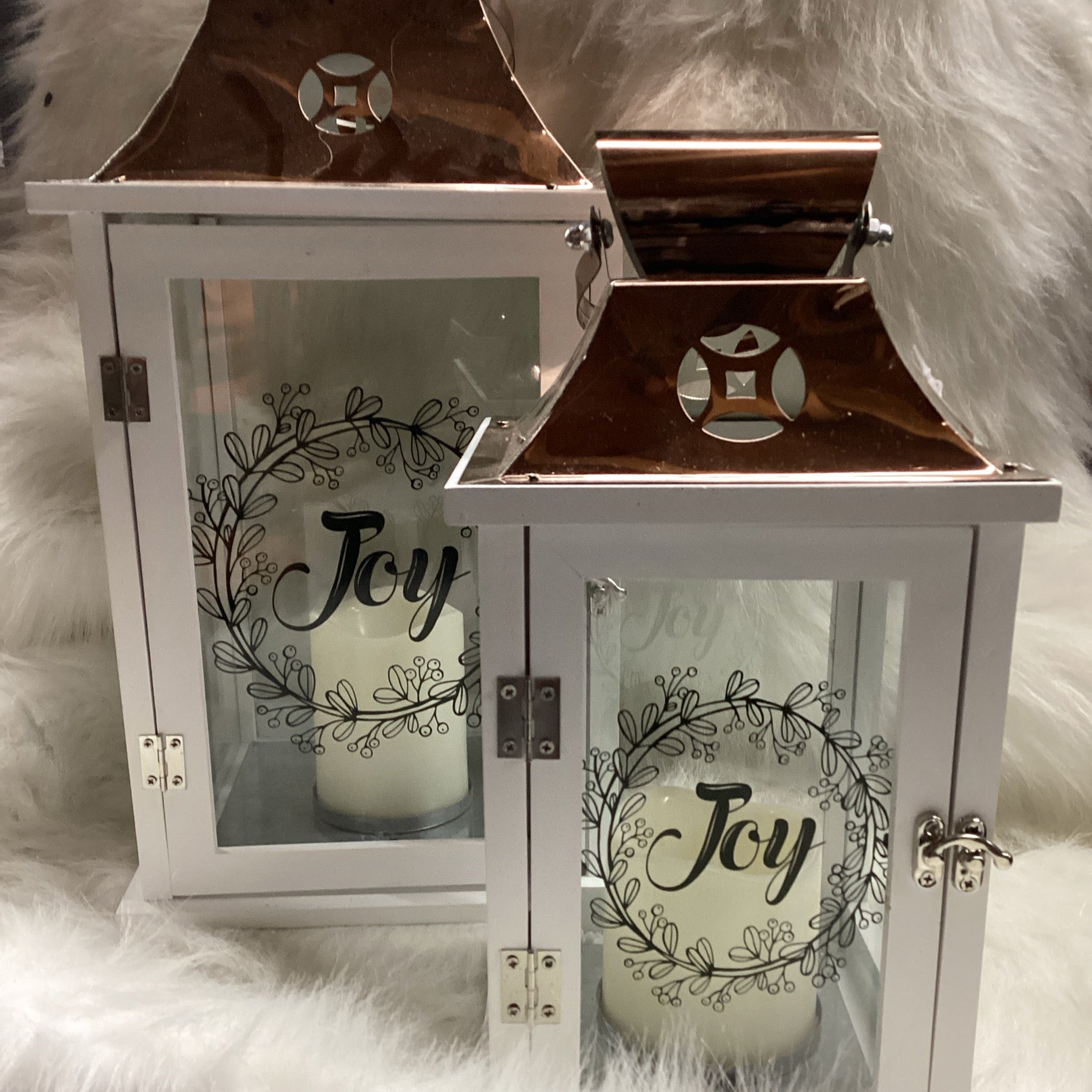 Joy Wreath Lantern With Candle