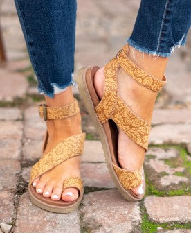 Very G Tan Steffy Tooled
