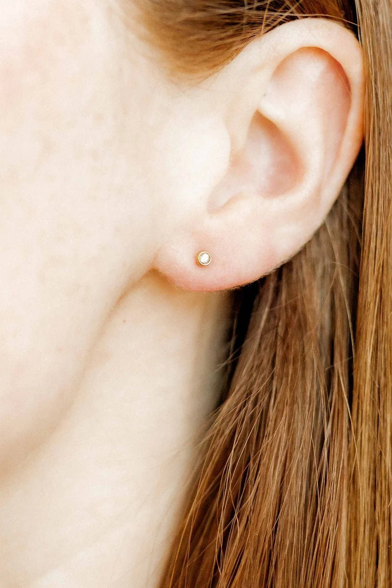 Screwback Stud Earrings - Micro Cooper Clear Gold